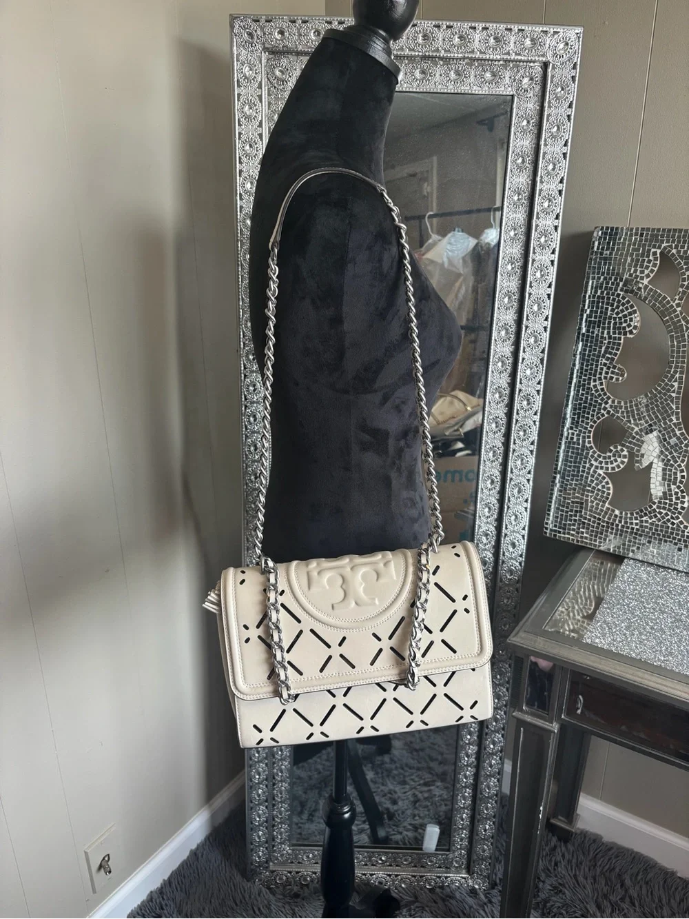 🌟Tory Burch Fleming White Perforated Leather Shoulder Bag with Chain Straps